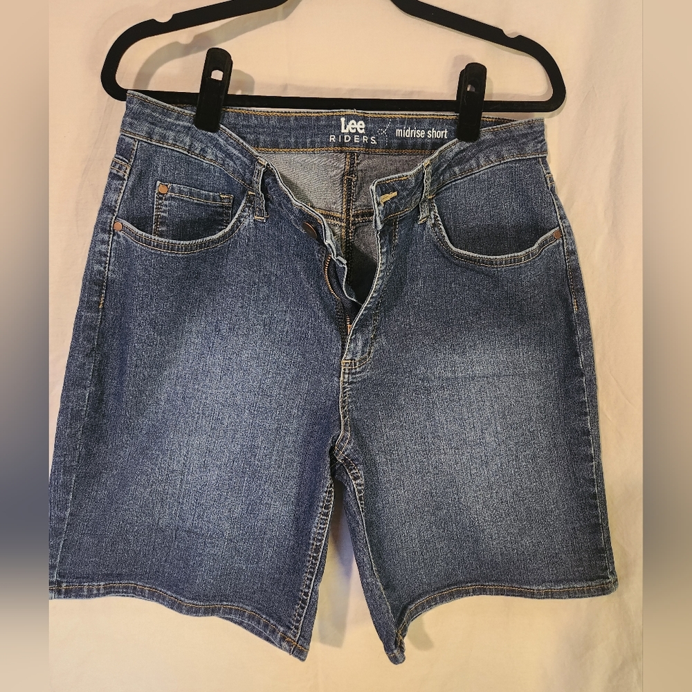 LEE RIDERS Midrise shorts size 14